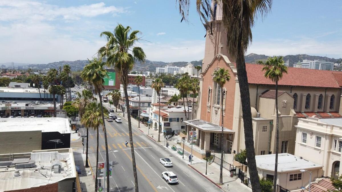 Penthouse 2 Bedroom With Hollywood Sign View! * Los Angeles
