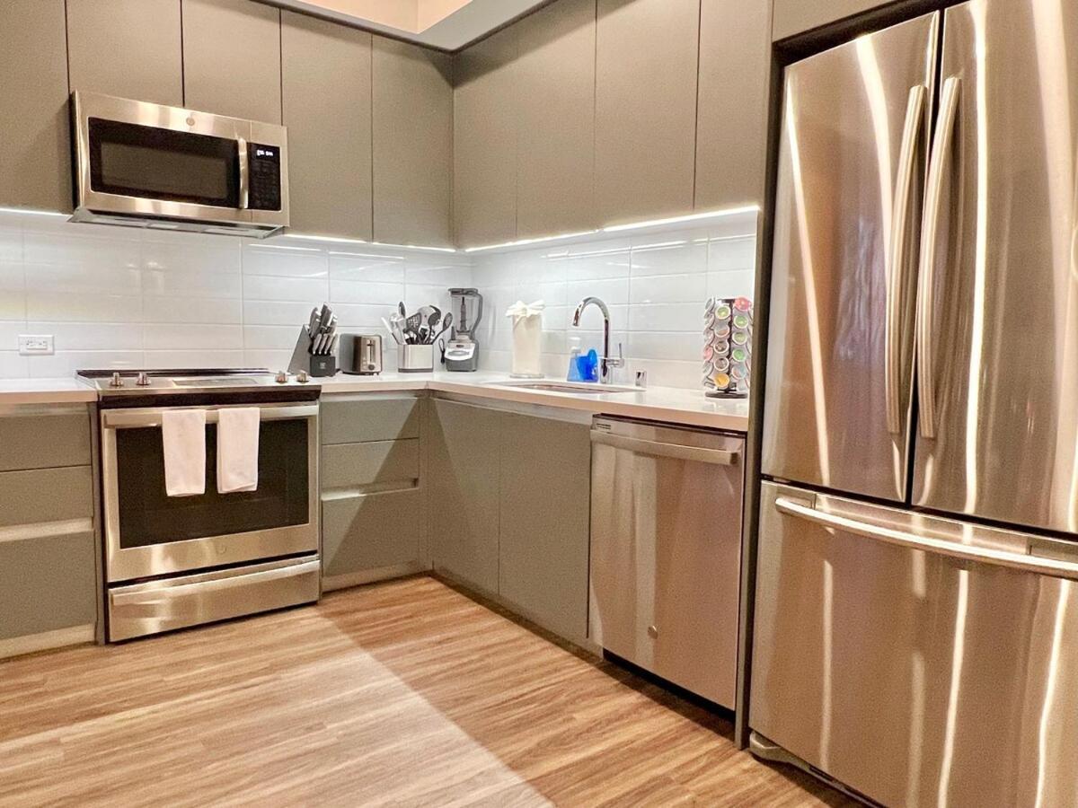 Aparthotel Penthouse 2 Bedroom With Hollywood Sign View!